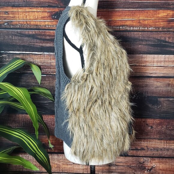 Shyanne XL Sweater Vest Faux Fur Beaded Embellished - Picture 4 of 11